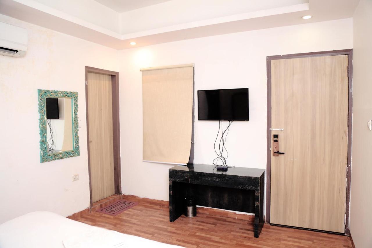 Hotel Plazzo Igi New Delhi Bagian luar foto