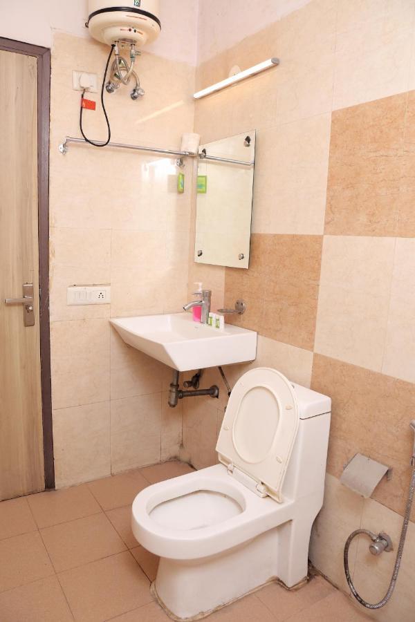 Hotel Plazzo Igi New Delhi Bagian luar foto